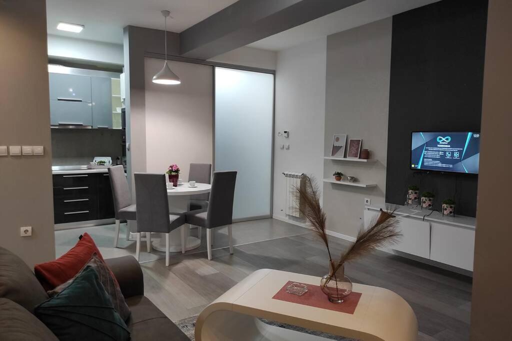 Centar One Apartmant Skopje Ngoại thất bức ảnh