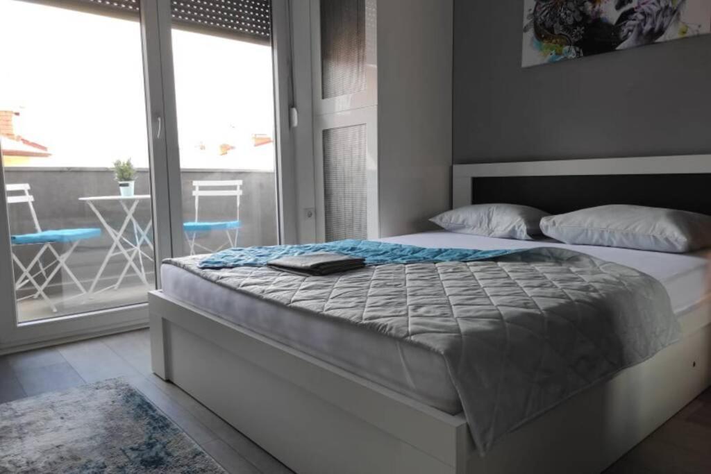 Centar One Apartmant Skopje Ngoại thất bức ảnh